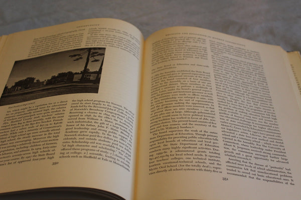 Connecticut: A Fully Illustrated History of the State from the Seventeenth Century to the Present - Wide World Maps & MORE! - Book - Wide World Maps & MORE! - Wide World Maps & MORE!